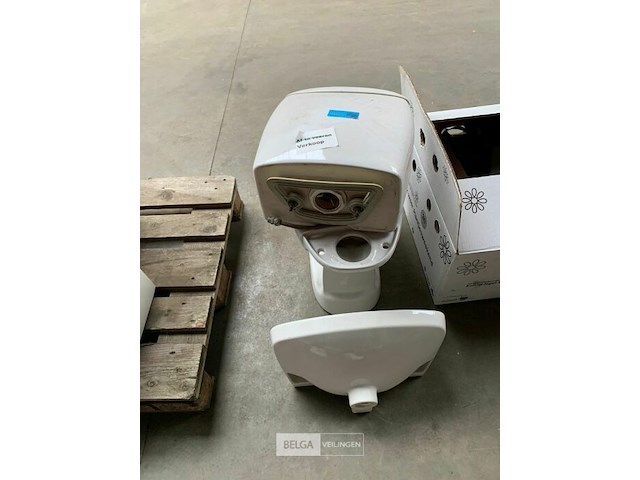 Sanitair - wc, spoelbak, waterreservoir - afbeelding 3 van  3