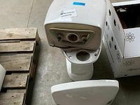 Sanitair - wc, spoelbak, waterreservoir - afbeelding 3 van  3