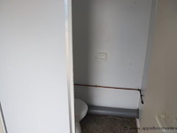 Sanitaire container, met toiletten, urinoir, wasbak, raam met rolluik - afbeelding 4 van  8