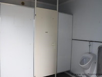 Sanitaire container, met toiletten, urinoir, wasbak, raam met rolluik - afbeelding 7 van  8