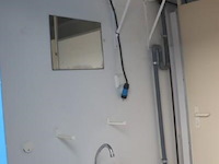 Sanitaire container, met toiletten, urinoir, wasbak, raam met rolluik - afbeelding 8 van  8