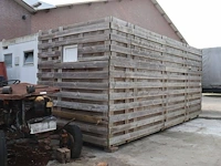 Sanitaire unit met houten ombouw