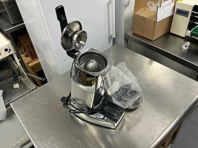 Santos sinaasappelpers 10c sapcentrifuge - afbeelding 2 van  5