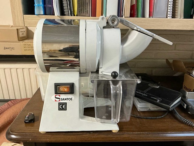Santos type 02 kaasraspmachine - afbeelding 1 van  2
