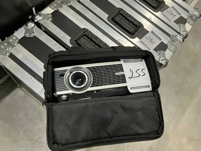 Sanyo beamer - afbeelding 1 van  3