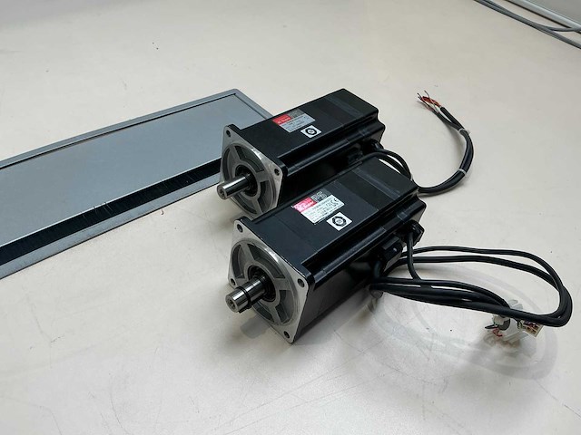 Sanyo denki p50b08100hxs7h servomotor (2x) - afbeelding 2 van  4