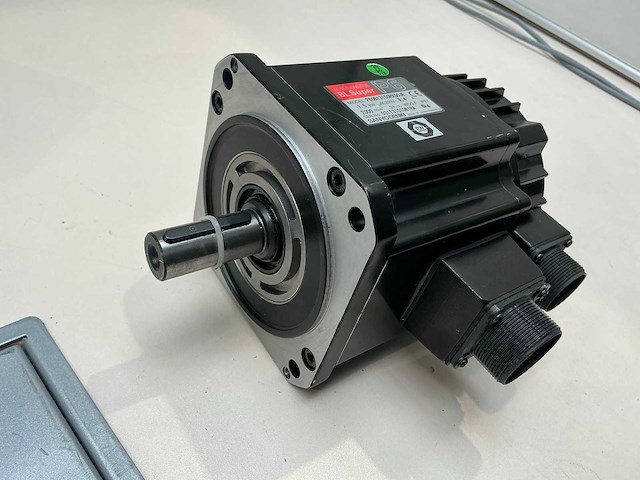 Sanyo denki servomotor (2x) - afbeelding 7 van  10