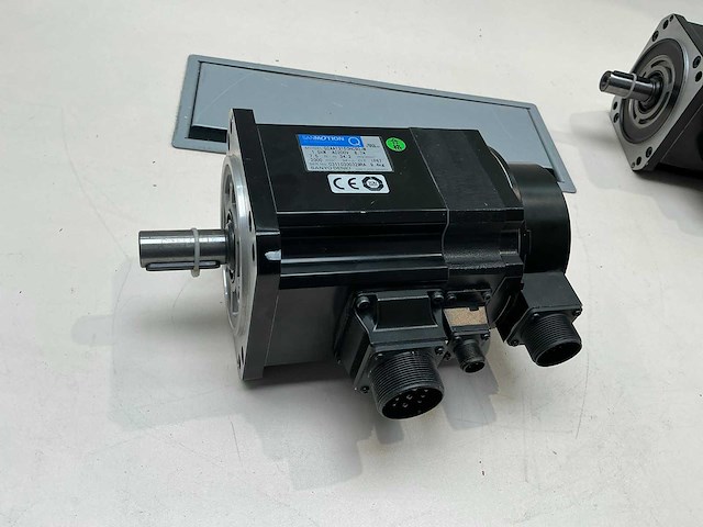 Sanyo denki servomotor (2x) - afbeelding 8 van  10