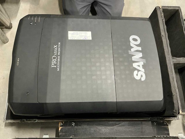 Sanyo plcxf47 videoprojector - afbeelding 1 van  5