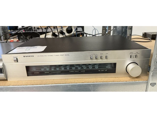 Sanyo stereo tuner - afbeelding 1 van  2