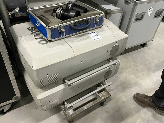 Sanyo videoprojector (2x) - afbeelding 1 van  3