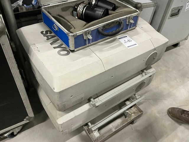 Sanyo videoprojector (2x) - afbeelding 2 van  3