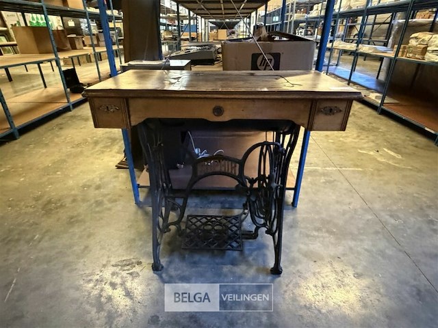 Saphir naaimachinetafel - afbeelding 1 van  6