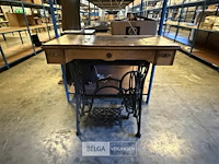 Saphir naaimachinetafel - afbeelding 1 van  6