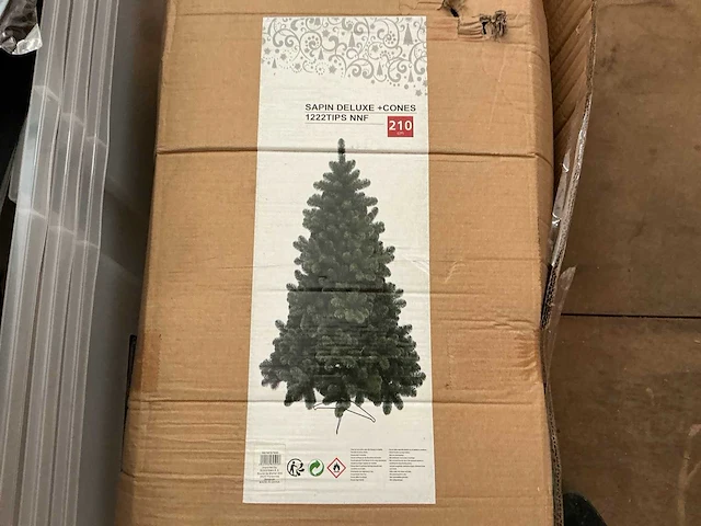 Sapin deluxe + cones 1222 tips nnf kerst- & seizoensartikelen kunstkerstboom - afbeelding 1 van  1