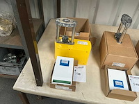 Sauer avm234sf132-5 / eye200f001 klepactuator met ruimteregelaar - afbeelding 1 van  6