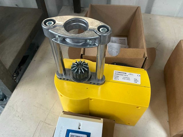 Sauer avm234sf132-5 / eye200f001 klepactuator met ruimteregelaar - afbeelding 4 van  6