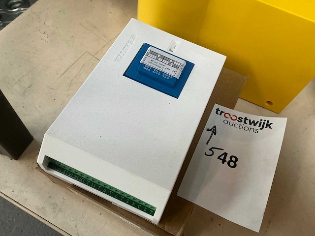 Sauer avm234sf132-5 / eye200f001 klepactuator met ruimteregelaar - afbeelding 3 van  6