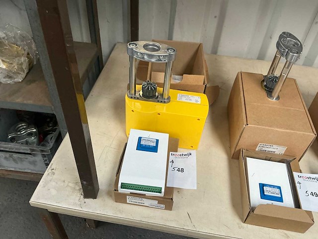 Sauer avm234sf132-5 / eye200f001 klepactuator met ruimteregelaar - afbeelding 1 van  6