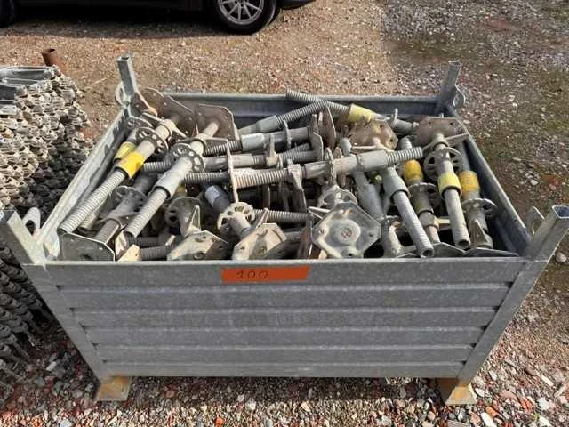 Scafom - voetstuk + voetspindel 600 mm - steiger (100x) - afbeelding 1 van  1