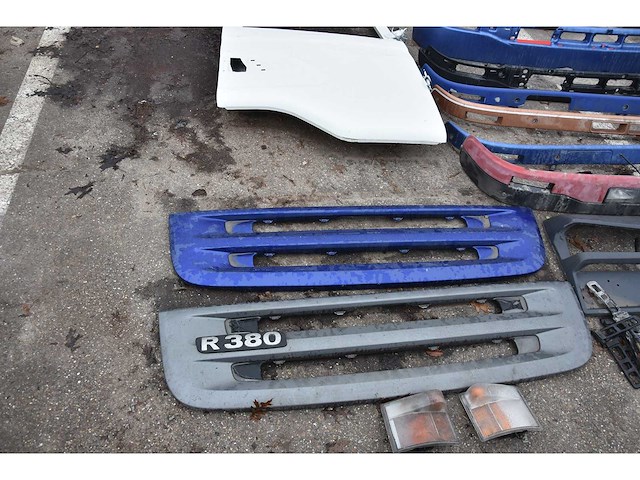 Scania lot carrosserieonderdelen - afbeelding 9 van  20