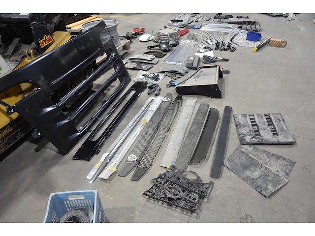 Scania lot carrosserieonderdelen - afbeelding 18 van  20