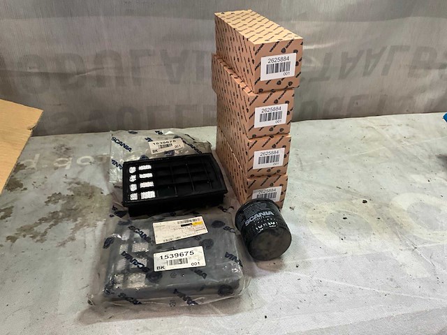 Scania stookoliefilter 2625884 (4x) en enige diversen - afbeelding 1 van  7