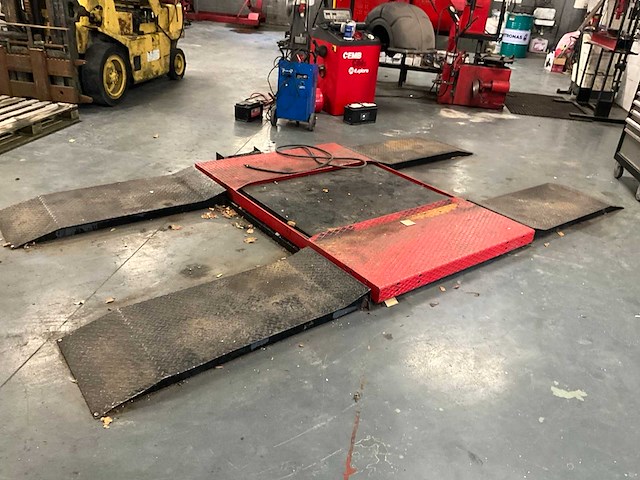 Schaarbrug op lucht - afbeelding 1 van  5