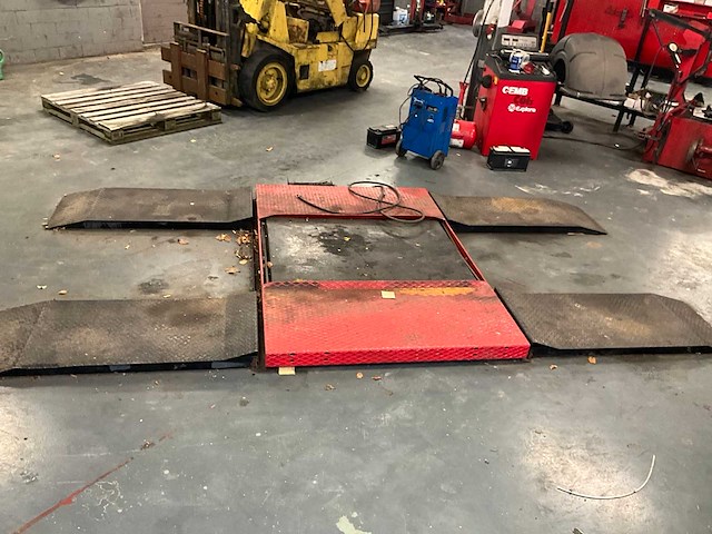 Schaarbrug op lucht - afbeelding 2 van  5