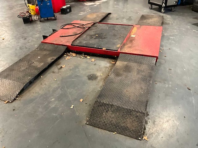 Schaarbrug op lucht - afbeelding 3 van  5