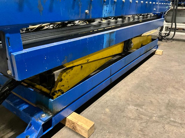 Schaarheftafel met rollenbaan - afbeelding 7 van  10