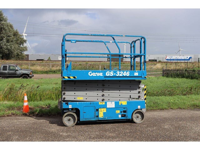 Schaarhoogwerker genie gs-3246 elektrisch 317kg 11.75m 2008 - afbeelding 1 van  1