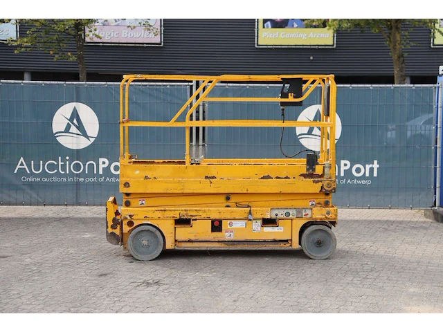 Schaarhoogwerker haulotte compact 8 elektrisch 2014 - afbeelding 1 van  1