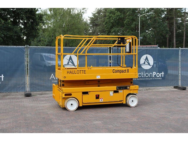 Schaarhoogwerker haulotte compact 8 elektrisch - afbeelding 1 van  1