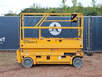 Schaarhoogwerker haulotte compact 8cu elektrisch 300kg 8.2m 2012