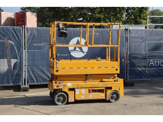 Schaarhoogwerker haulotte optimum 8 elektrisch 230kg 8.2m 2012 - afbeelding 1 van  1