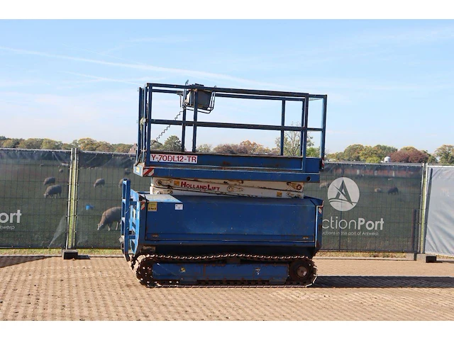 Schaarhoogwerker holland lift y-70dl12-tr elektrisch+diesel 9m 2004 - afbeelding 1 van  1