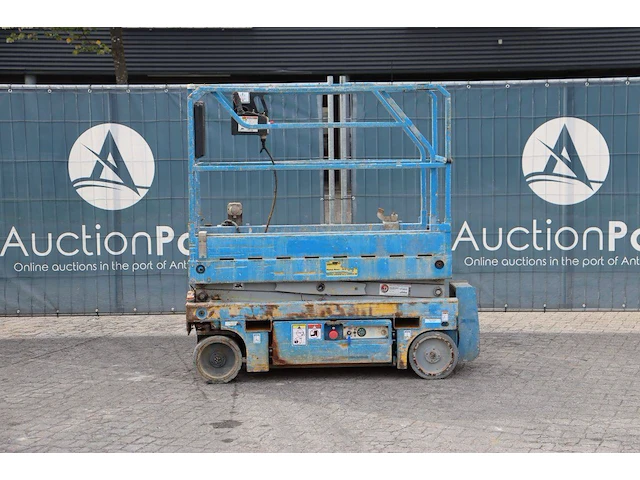 Schaarhoogwerker pinguely-haulotte optimum 6 elektrisch 270kg 2003 - afbeelding 1 van  1