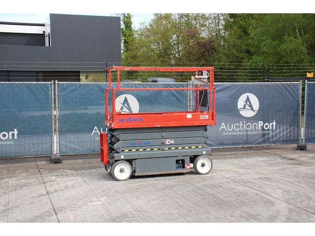 Schaarhoogwerker skyjack sj-3226 elektrisch 9.9m 2014 - afbeelding 1 van  1