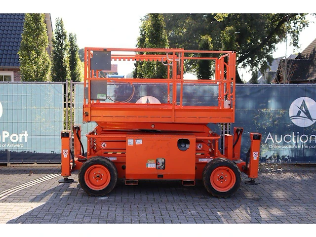 Schaarhoogwerker skyjack sj 6826rt diesel 567kg 9.9m 2016 - afbeelding 1 van  1
