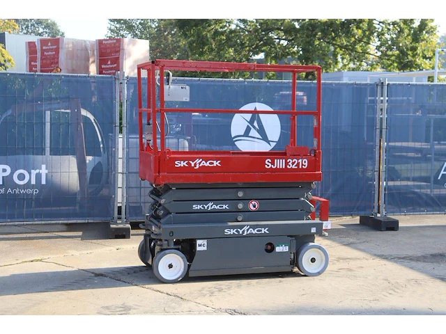 Schaarhoogwerker skyjack sjiii-3219 elektrisch 250kg 7.8m 2019 - afbeelding 1 van  1