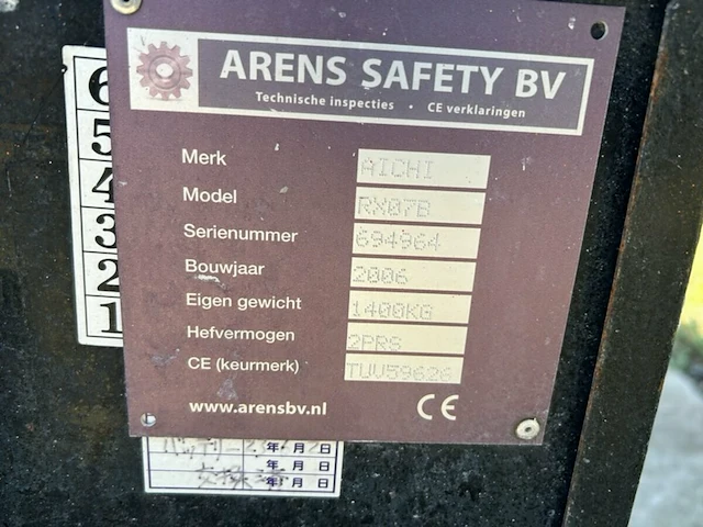 Schaarlift aichi op rups - afbeelding 18 van  22