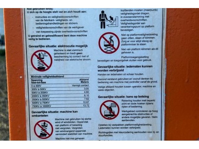 Schaarlift aichi op rups - afbeelding 11 van  22