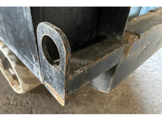 Schaarlift aichi op rups - afbeelding 14 van  22