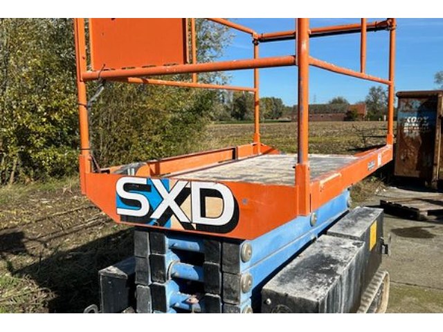 Schaarlift aichi op rups - afbeelding 12 van  22