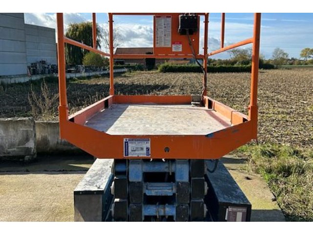 Schaarlift aichi op rups - afbeelding 16 van  22