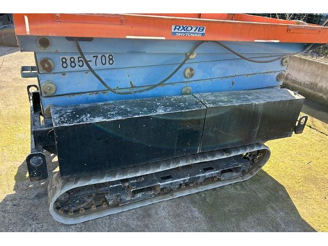 Schaarlift aichi op rups - afbeelding 21 van  22