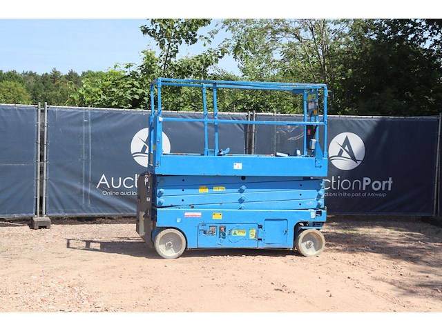 Schaarlift genie elektrisch - afbeelding 1 van  1