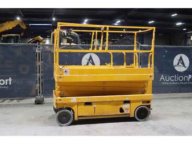 Schaarlift haulotte compact 10 elektrisch 10.15m 2012 - afbeelding 1 van  1
