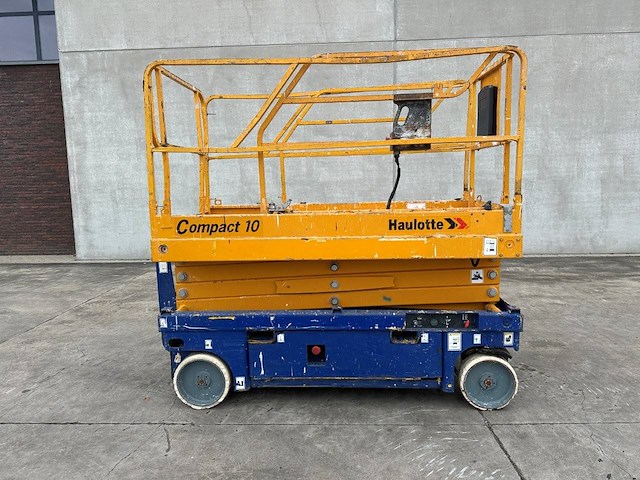 Schaarlift haulotte compact 10 elektrisch 2002 - afbeelding 1 van  1